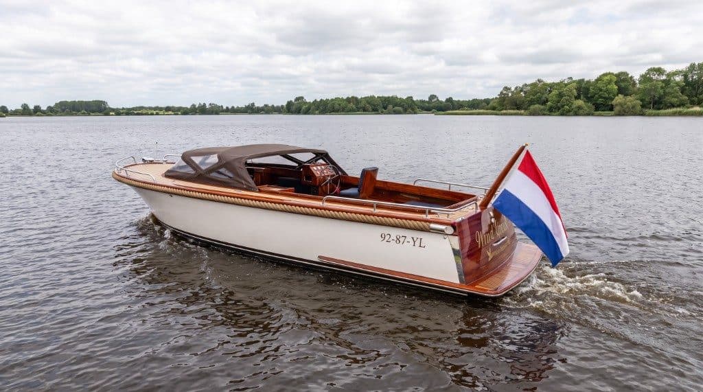 Classic launch with Dutch flag underway